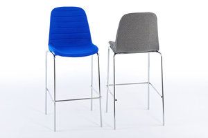 Der Venedig-Barhocker lässt sich in kontrastreichen Gruppen stellen